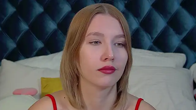 LiliLinn online show from 09-19-25, 04:49