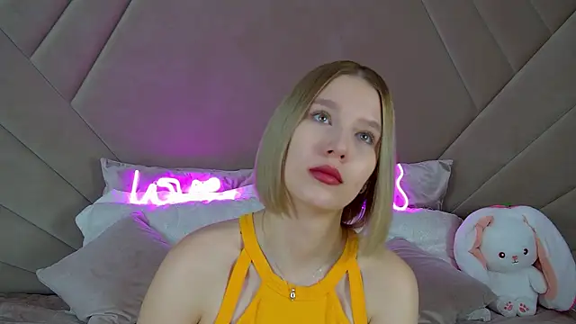 LiliLinn online show from 03-11-25, 04:51