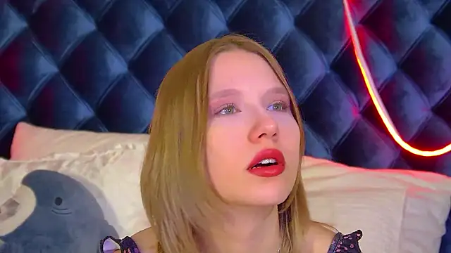 LiliLinn online show from 11-24-25, 04:56