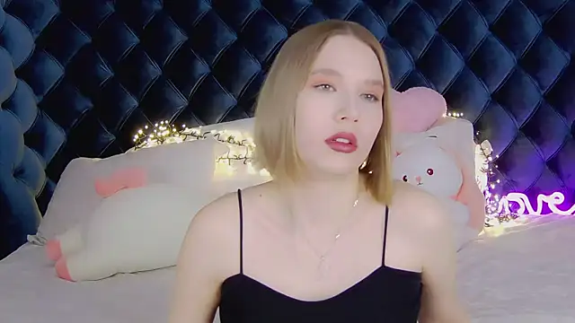 LiliLinn online show from 03-08-25, 04:56