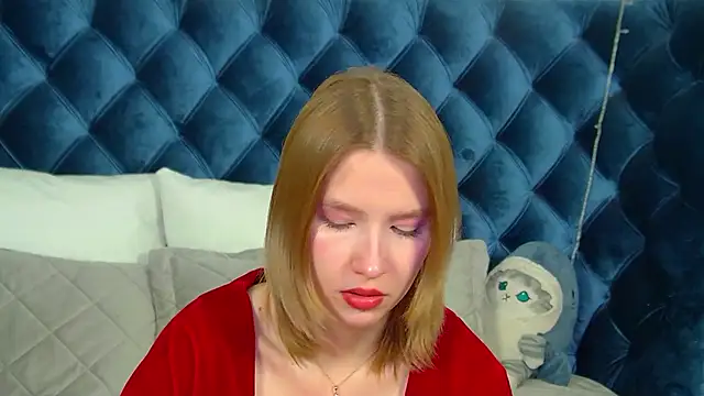 LiliLinn online show from 01-17-26, 04:49