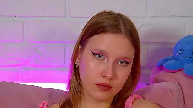 Snapshot of LiliLinn chatting on 05-16-26, 10:36 LiliLinn online show from 05-16-26, 10:36