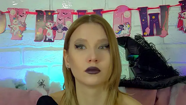 LiliLinn online show from 10-31-25, 04:20