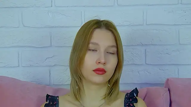 LiliLinn online show from 10-03-25, 04:25