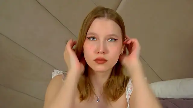LiliLinn online show from 06-19-26, 04:40
