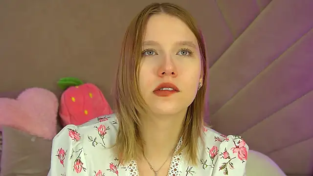 LiliLinn online show from 11-11-25, 04:29