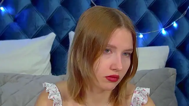 LiliLinn online show from 12-23-25, 04:56