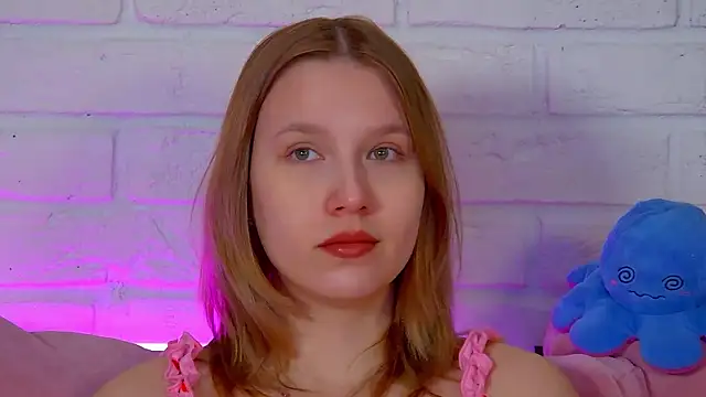 Snapshot of LiliLinn chatting on 05-16-26, 04:22 LiliLinn online show from 05-16-26, 04:22