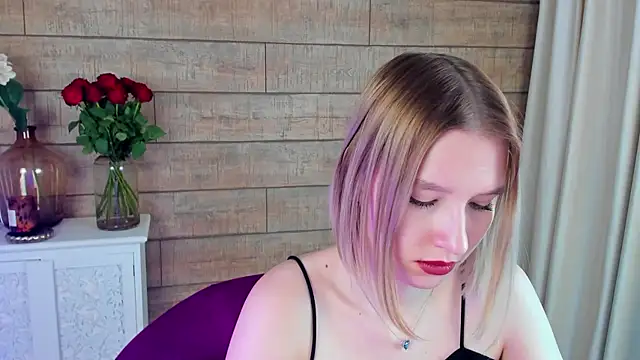 LiliLinn online show from 03-18-25, 08:28