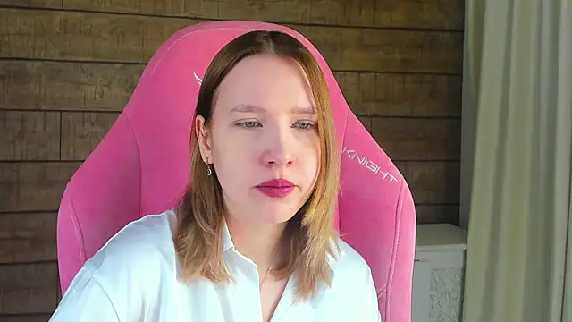 LiliLinn online show from 03-19-26, 04:45