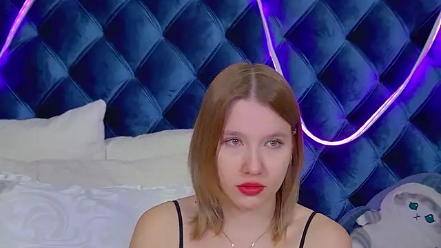 LiliLinn online show from 11-22-25, 05:06