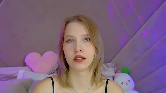 LiliLinn online show from 10-06-25, 05:52