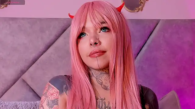 Snapshot of NinaInk chatting on 10-03-25, 01:01 NinaInk online show from 10-03-25, 01:01