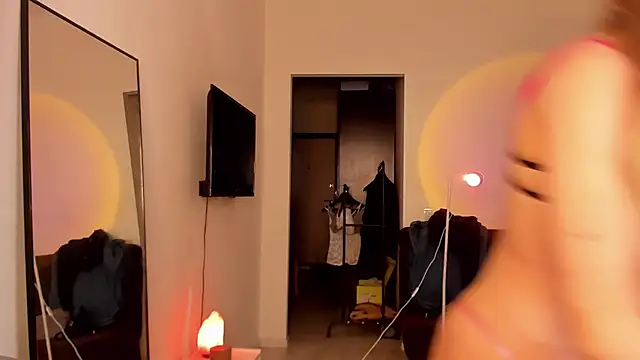 elliemintlover online show from 09-30-25, 08:37