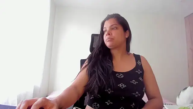 Snapshot of Sweetdreamses_ chatting on 03-20-26, 02:18 Sweetdreamses online show from 03-20-26, 02:18