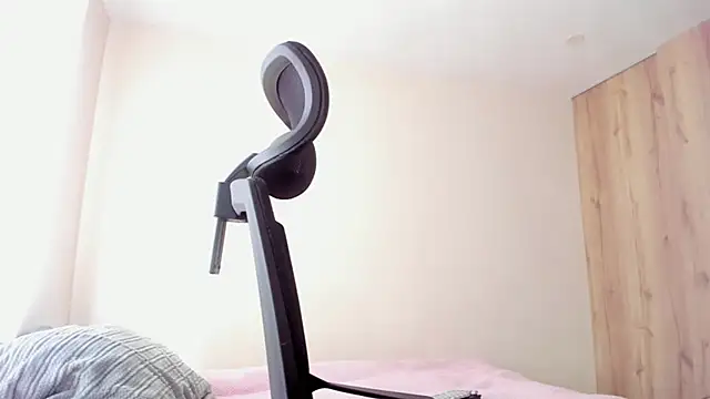 Snapshot of Sweetdreamses_ chatting on 03-24-26, 02:06 Sweetdreamses online show from 03-24-26, 02:06