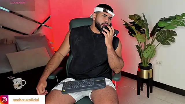 Snapshot of noah_crux chatting on 09-15-25, 12:38 noah crux online show from 09-15-25, 12:38