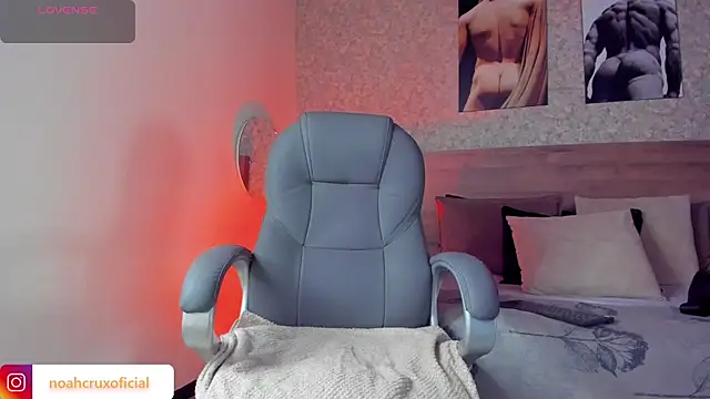 Snapshot of noah_crux chatting on 10-18-25, 11:56 noah crux online show from 10-18-25, 11:56