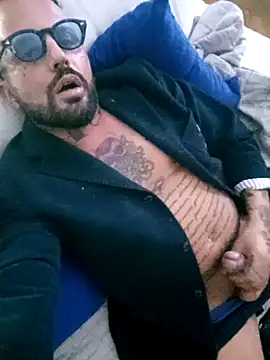 Snapshot of mistermaseratidick chatting on 10-25-25, 03:28 mistermaseratidick online show from 10-25-25, 03:28