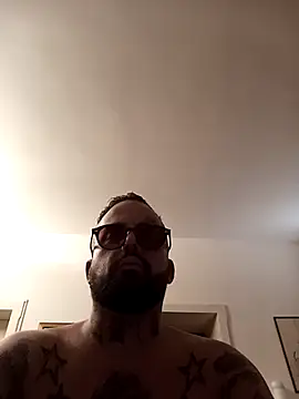 Snapshot of mistermaseratidick chatting on 10-28-25, 01:43 mistermaseratidick online show from 10-28-25, 01:43