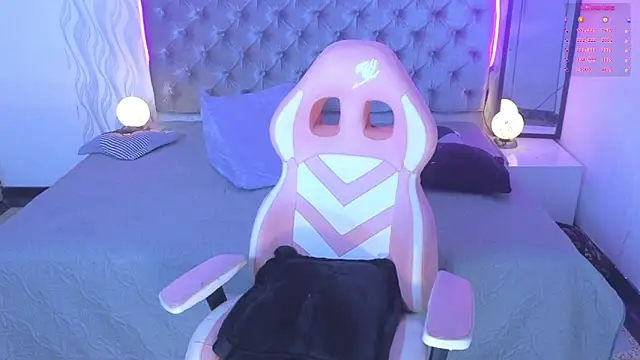 Snapshot of zoe_arango chatting on 12-13-24, 01:37 zoe arango online show from 12-13-24, 01:37