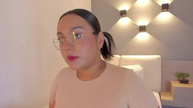 ellamontoya online show from 10-21-25, 12:59