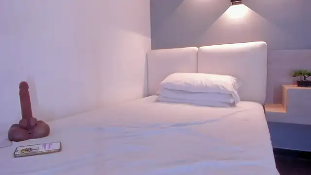 ellamontoya online show from 09-23-25, 07:59