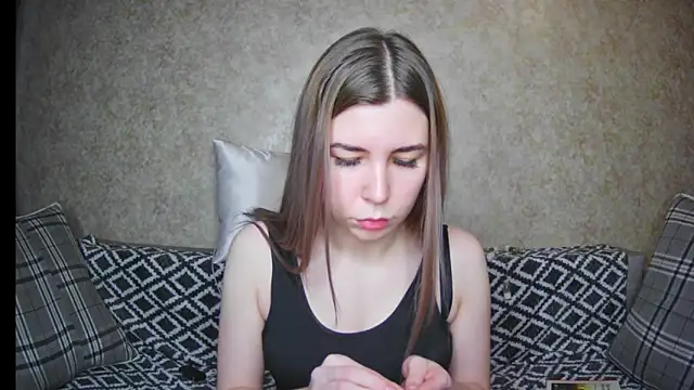 Snapshot of ElllaNuar chatting on 12-19-24, 04:56 ElllaNuar online show from 12-19-24, 04:56