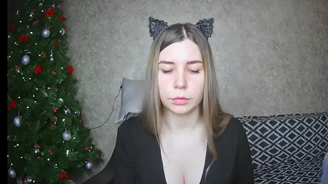 Snapshot of ElllaNuar chatting on 01-28-25, 05:11 ElllaNuar online show from 01-28-25, 05:11