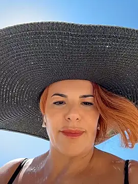 Snapshot of Selvaggia_official83 chatting on 06-09-26, 01:45 Selvaggia official83 online show from 06-09-26, 01:45