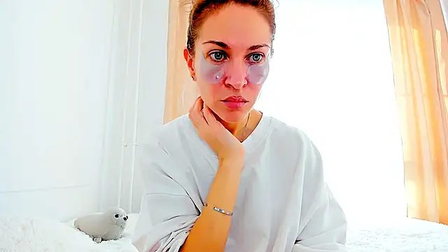 Mona Cruz online show from 02-26-25, 06:19