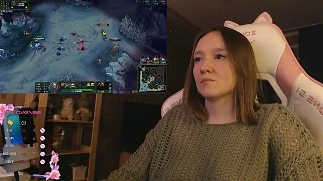 MoonlishSiren online show from 11-25-25, 09:37