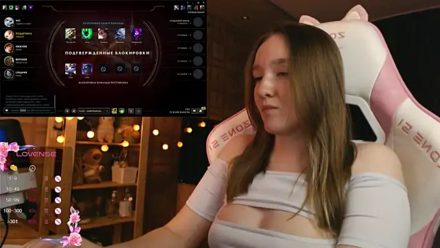 MoonlishSiren online show from 10-26-25, 08:20