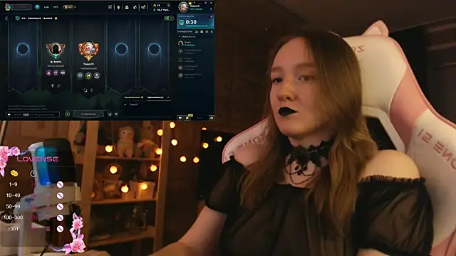 MoonlishSiren online show from 10-31-25, 06:04