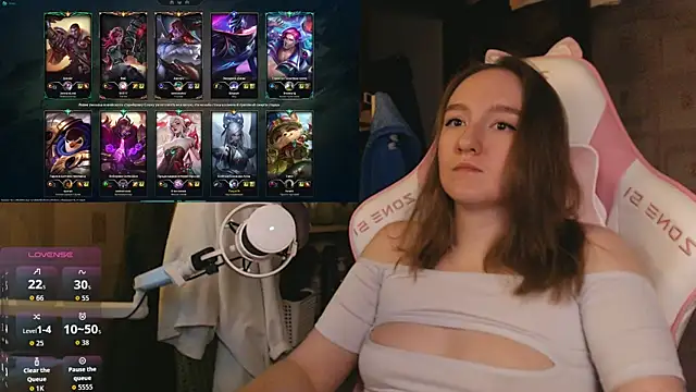 MoonlishSiren online show from 04-11-26, 08:23