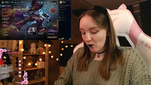 MoonlishSiren online show from 10-28-25, 08:19