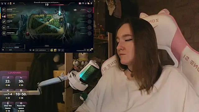 MoonlishSiren online show from 04-28-26, 05:28