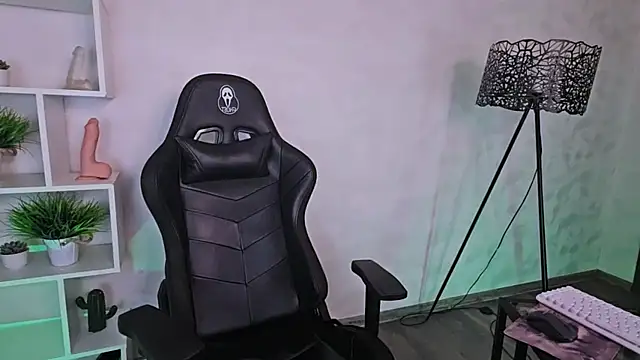 Only   Yours online show from 04-08-26, 04:41