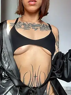 ValenGray online show from 10-25-25, 01:12