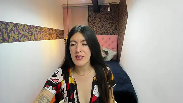 Snapshot of LiaCooper_ chatting on 03-15-25, 03:06 LiaCooper online show from 03-15-25, 03:06