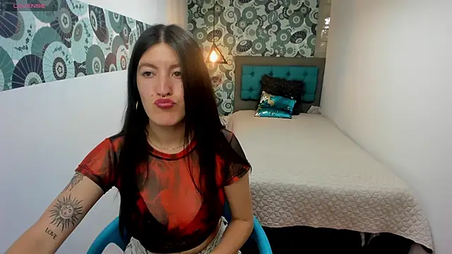 Snapshot of LiaCooper_ chatting on 01-24-25, 06:04 LiaCooper online show from 01-24-25, 06:04