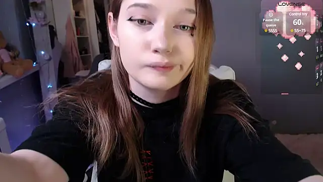 White kitty01 online show from 02-25-25, 03:42