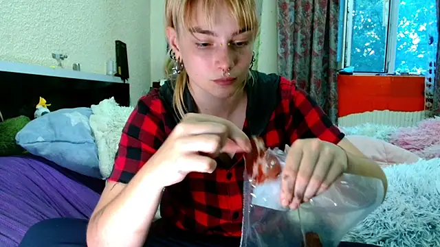 Sophie Bell online show from 05-27-26, 05:31