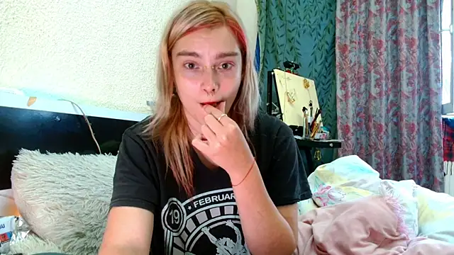 Sophie Bell online show from 05-08-26, 03:16