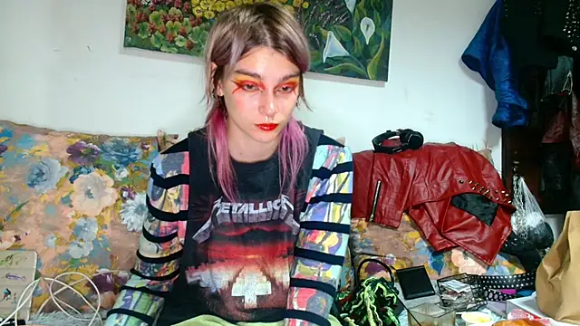 Sophie Bell online show from 10-17-25, 05:26