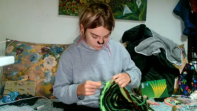 Sophie Bell online show from 10-23-25, 02:16