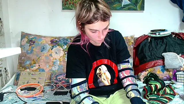 Sophie Bell online show from 10-15-25, 05:32