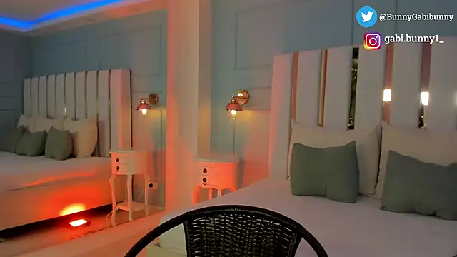 gabi bunny online show from 10-31-25, 05:42