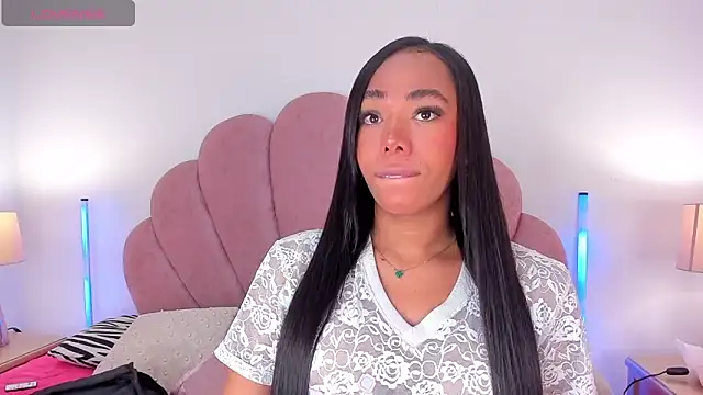 Snapshot of Nicole_Paradise chatting on 02-11-26, 01:11 Nicole Paradise online show from 02-11-26, 01:11