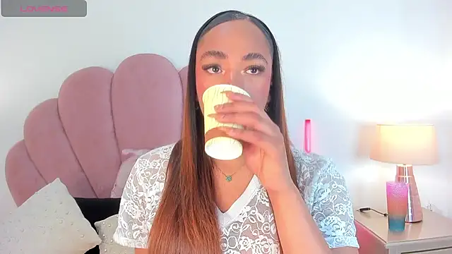 Snapshot of Nicole_Paradise chatting on 02-02-26, 12:59 Nicole Paradise online show from 02-02-26, 12:59